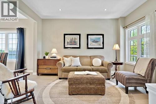 1161 Maple Manor Road, Cambridge, ON - Indoor Photo Showing Living Room