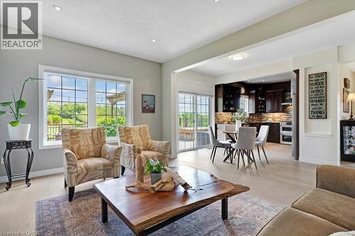 1161 Maple Manor Road, Cambridge, ON - Indoor Photo Showing Living Room