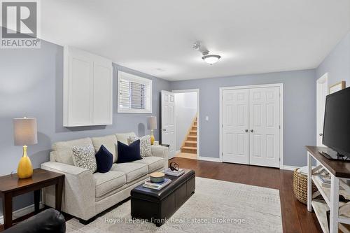 859 Emery Way, Peterborough (Monaghan Ward 2), ON - Indoor Photo Showing Living Room
