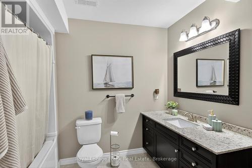 859 Emery Way, Peterborough (Monaghan Ward 2), ON - Indoor Photo Showing Bathroom