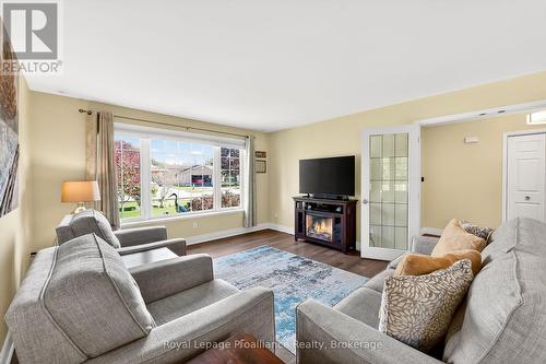 28 Stephen Street, Brighton, ON - Indoor Photo Showing Living Room