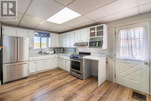 441 Champlain Road, Penetanguishene, ON - Indoor Photo Showing Kitchen