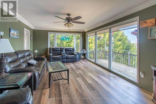 441 Champlain Road, Penetanguishene, ON - Indoor Photo Showing Living Room