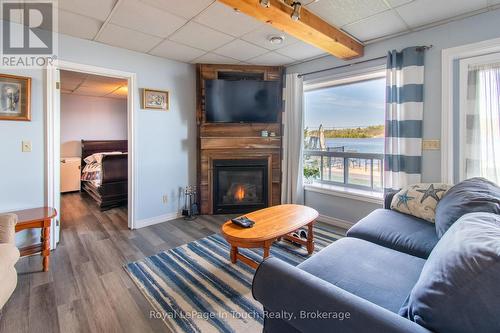 441 Champlain Road, Penetanguishene, ON - Indoor Photo Showing Living Room With Fireplace