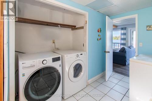 441 Champlain Road, Penetanguishene, ON - Indoor Photo Showing Laundry Room