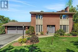 33 OKANAGAN DRIVE  Ottawa, ON K2H 7E9