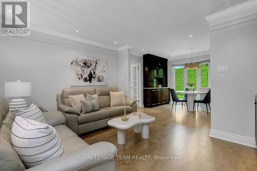 33 Okanagan Drive, Ottawa, ON - Indoor Photo Showing Living Room