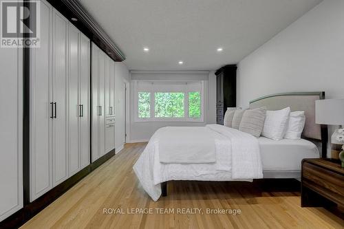 33 Okanagan Drive, Ottawa, ON - Indoor Photo Showing Bedroom