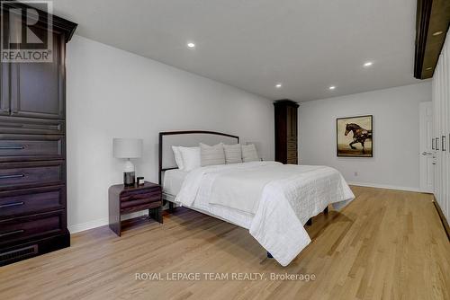 33 Okanagan Drive, Ottawa, ON - Indoor Photo Showing Bedroom