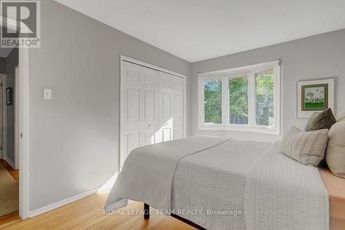 33 Okanagan Drive, Ottawa, ON - Indoor Photo Showing Bedroom
