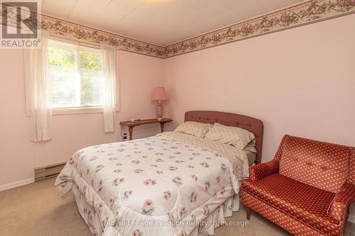 22 Glendale Road, Tiny, ON - Indoor Photo Showing Bedroom