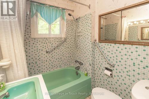 22 Glendale Road, Tiny, ON - Indoor Photo Showing Bathroom