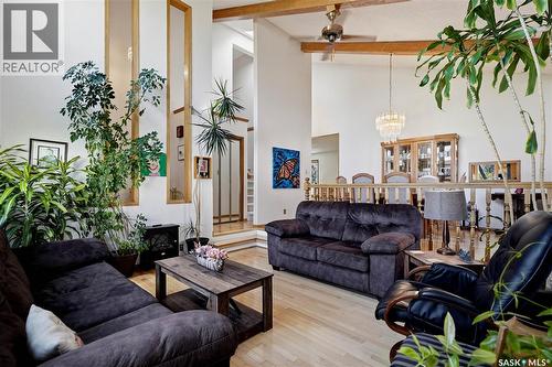 2447 Swayze Crescent, Regina, SK - Indoor Photo Showing Living Room