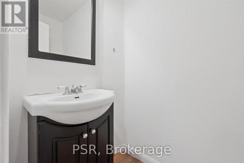 25 Queenston Drive, Kitchener, ON - Indoor Photo Showing Bathroom