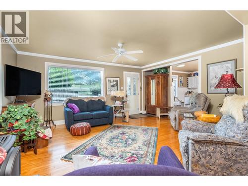 6934 Highway 6, Coldstream, BC - Indoor Photo Showing Living Room