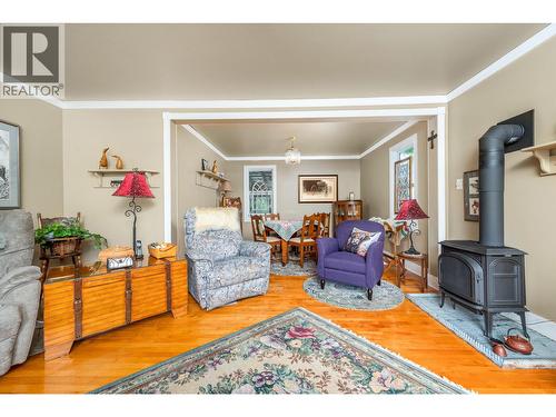 6934 Highway 6, Coldstream, BC - Indoor Photo Showing Living Room