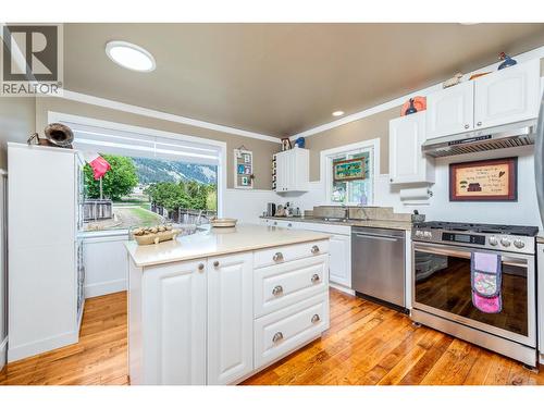 6934 Highway 6, Coldstream, BC - Indoor Photo Showing Kitchen