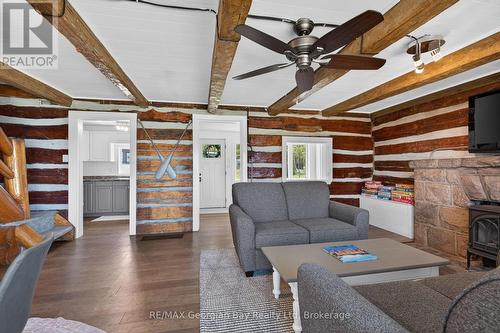 83 Beach Road, Tiny, ON - Indoor Photo Showing Living Room