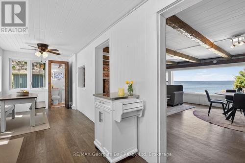 83 Beach Road, Tiny, ON - Indoor Photo Showing Dining Room