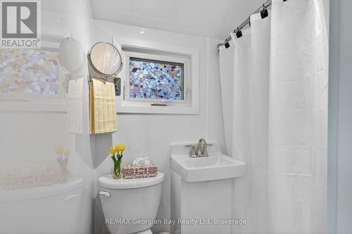 83 Beach Road, Tiny, ON - Indoor Photo Showing Bathroom