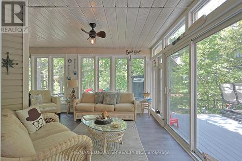 10419 Pinetree Drive, Lambton Shores (Grand Bend), ON - Indoor Photo Showing Living Room