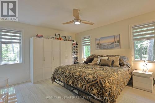 10419 Pinetree Drive, Lambton Shores (Grand Bend), ON - Indoor Photo Showing Bedroom