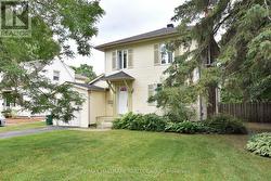 32 ARUNDEL AVENUE Ottawa, ON K1K 0B6
