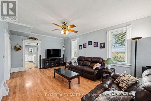 3198 138 Highway, North Stormont, ON - Indoor Photo Showing Living Room