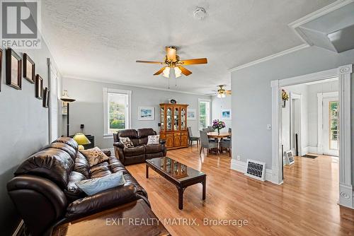 3198 138 Highway, North Stormont, ON - Indoor Photo Showing Living Room