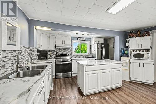 3198 138 Highway, North Stormont, ON - Indoor Photo Showing Kitchen With Double Sink With Upgraded Kitchen