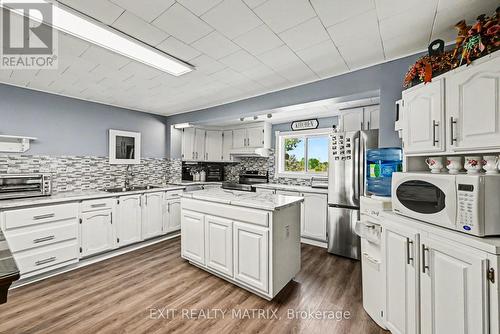 3198 138 Highway, North Stormont, ON - Indoor Photo Showing Kitchen With Double Sink With Upgraded Kitchen