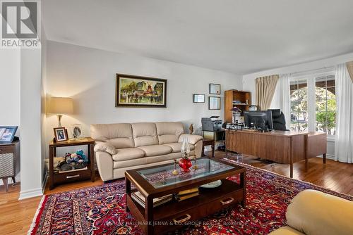 43 Elke Drive, Ottawa, ON - Indoor Photo Showing Living Room