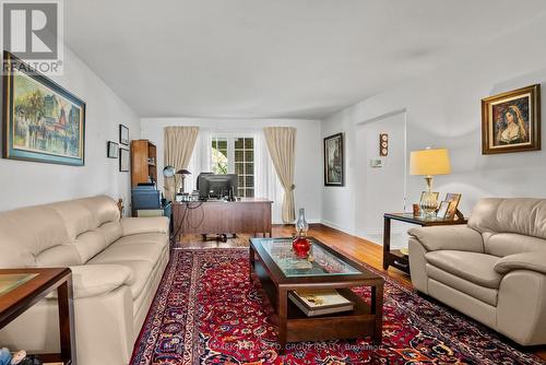 43 Elke Drive, Ottawa, ON - Indoor Photo Showing Living Room