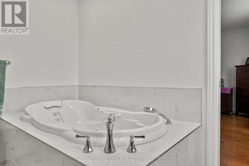 43 Elke Drive, Ottawa, ON - Indoor Photo Showing Bathroom