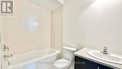 432 Okanagan Path, Oshawa, ON - Indoor Photo Showing Bathroom