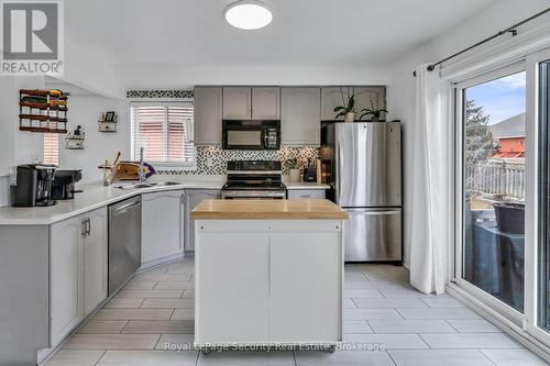 1280 Forest Street, Innisfil, ON - Indoor Photo Showing Kitchen With Double Sink