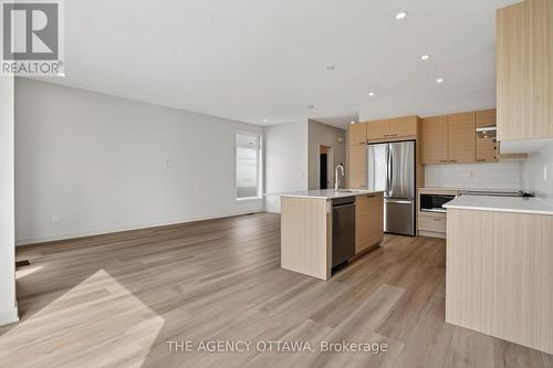 3061 Showcase Crescent, Ottawa, ON - Indoor Photo Showing Kitchen