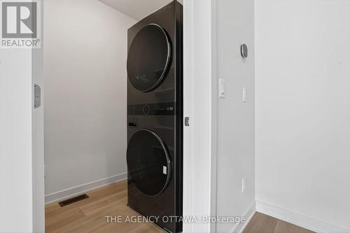 3061 Showcase Crescent, Ottawa, ON - Indoor Photo Showing Laundry Room