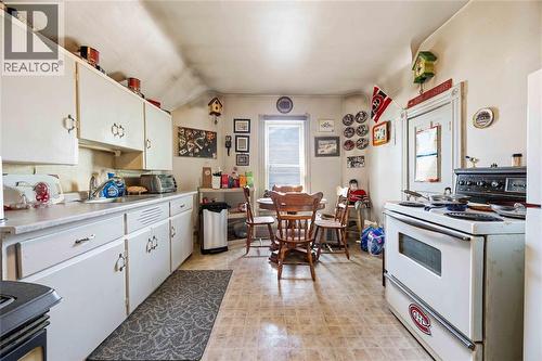 394 Palmerston Street South, Sarnia, ON - Indoor Photo Showing Kitchen