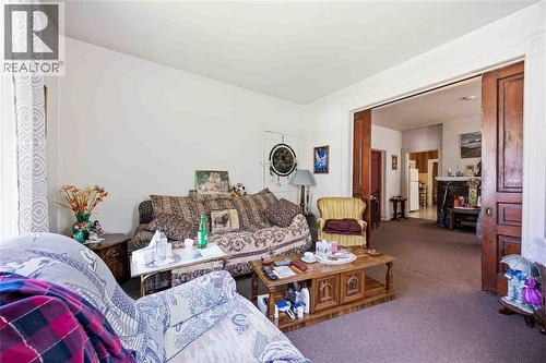 394 Palmerston Street South, Sarnia, ON - Indoor Photo Showing Living Room