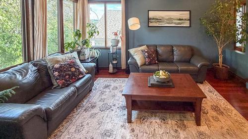 1608 1St Avenue, Cranbrook, BC - Indoor Photo Showing Living Room