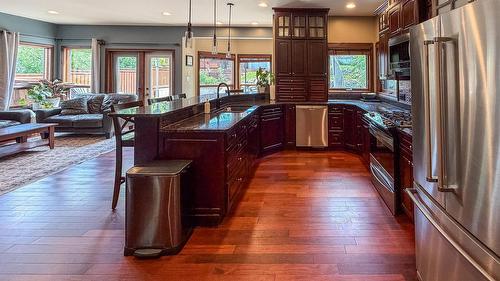1608 1St Avenue, Cranbrook, BC - Indoor Photo Showing Kitchen With Upgraded Kitchen