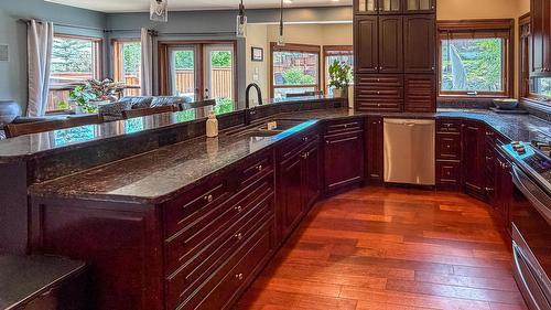 1608 1St Avenue, Cranbrook, BC - Indoor Photo Showing Kitchen