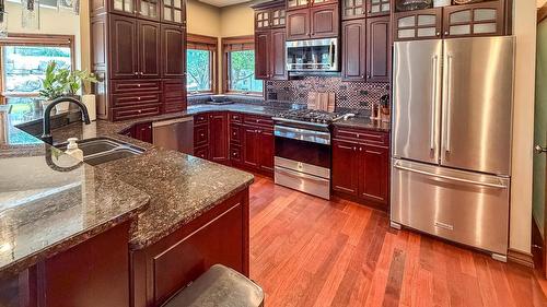 1608 1St Avenue, Cranbrook, BC - Indoor Photo Showing Kitchen With Upgraded Kitchen