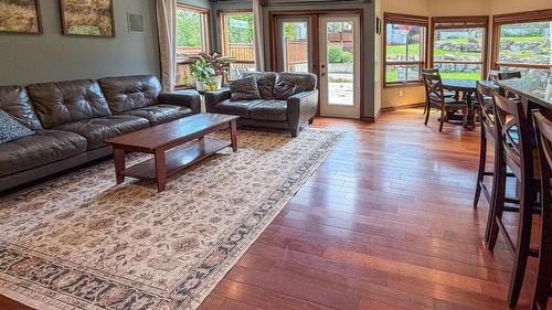 1608 1St Avenue, Cranbrook, BC - Indoor Photo Showing Living Room