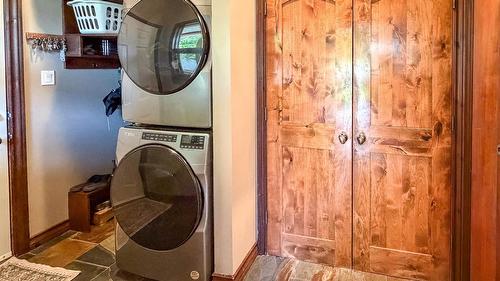 1608 1St Avenue, Cranbrook, BC - Indoor Photo Showing Laundry Room