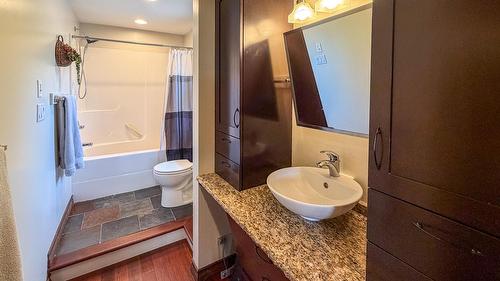1608 1St Avenue, Cranbrook, BC - Indoor Photo Showing Bathroom