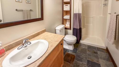 1608 1St Avenue, Cranbrook, BC - Indoor Photo Showing Bathroom