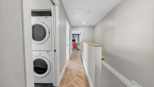 208-1004 23Rd Avenue, Cranbrook, BC - Indoor Photo Showing Laundry Room