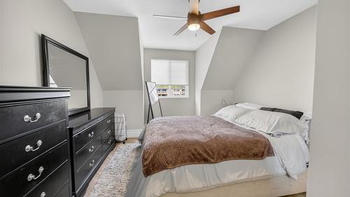 208-1004 23Rd Avenue, Cranbrook, BC - Indoor Photo Showing Bedroom